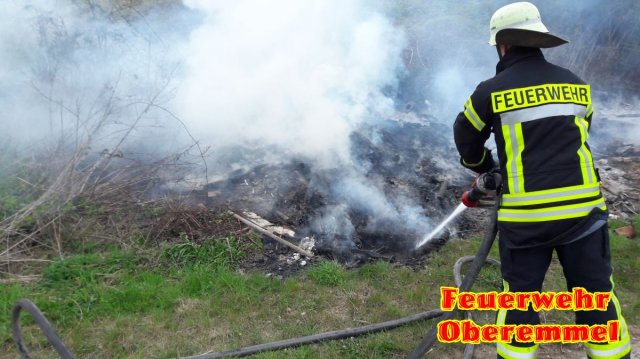 Flaechenbrand Radweg Rosenberg 25_04_17 (2)